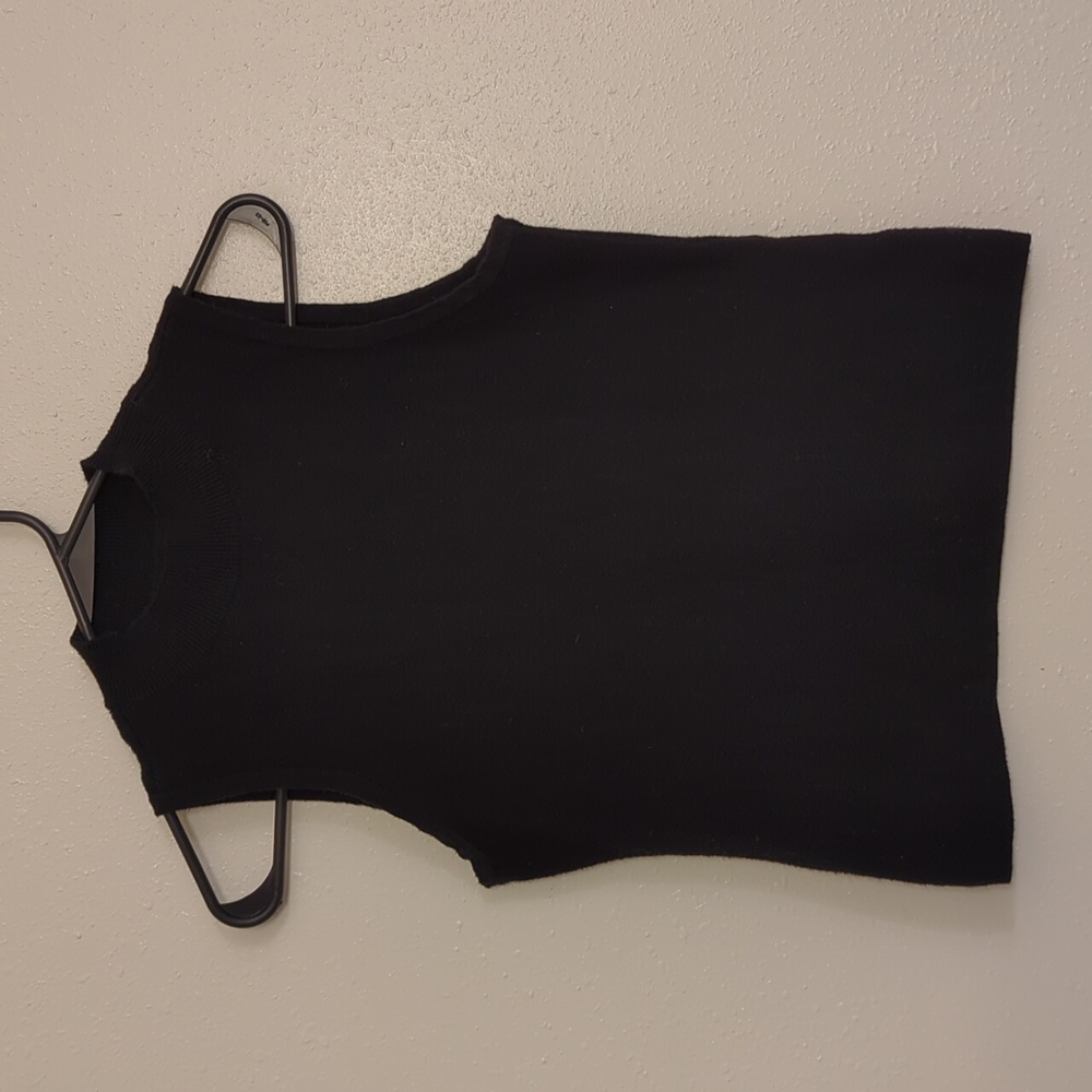 Sleeveless turtle neck
